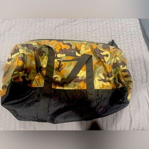 GAP Camouflage and Black Men's Duffel Bag, Great Condition